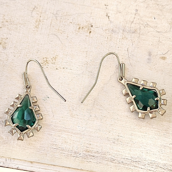 Kendra Scott Juniper Earrings in Clear Emerald and Gold - Picture 5 of 8